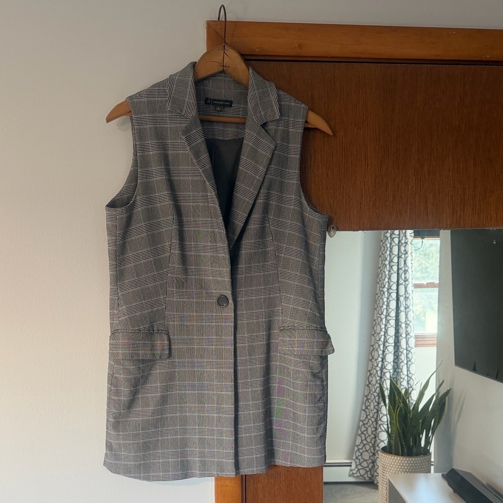 Adrianna Papell Gray Checkered Sleeveless Vest